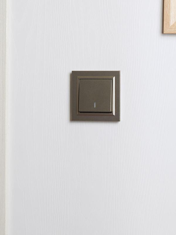 Рамка 1-м IP44 BRITE РУ-1-БрШ-44 шампань IEK BR-M12-44-K37